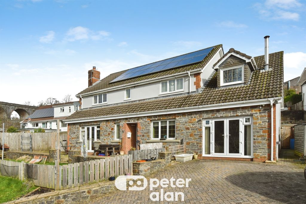 Property photo 2 of 50