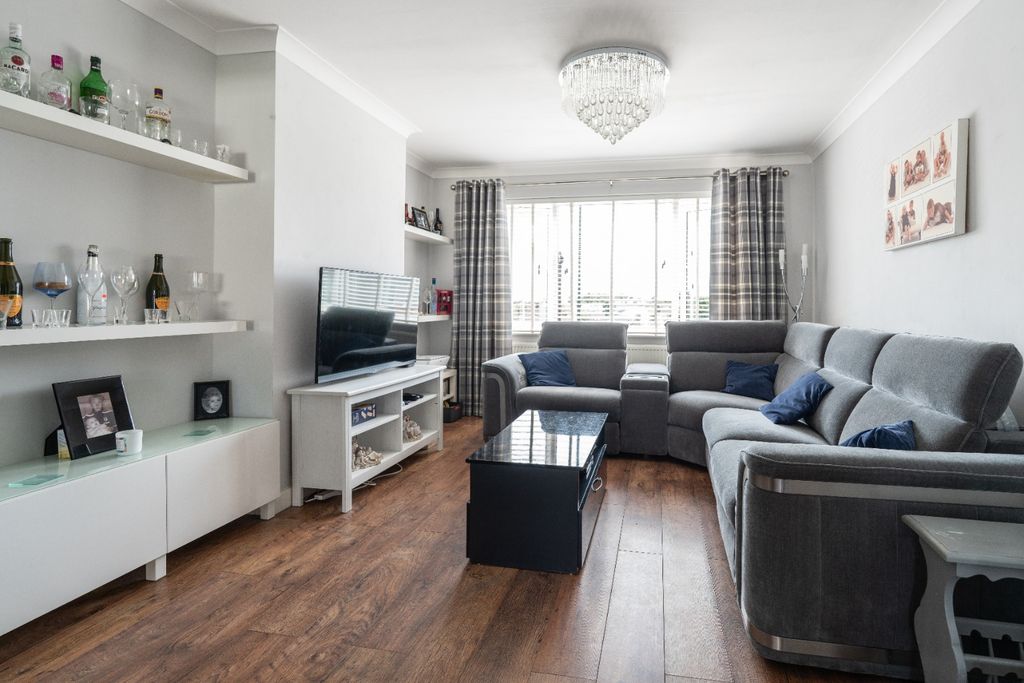 Property photo 2 of 31 3982632