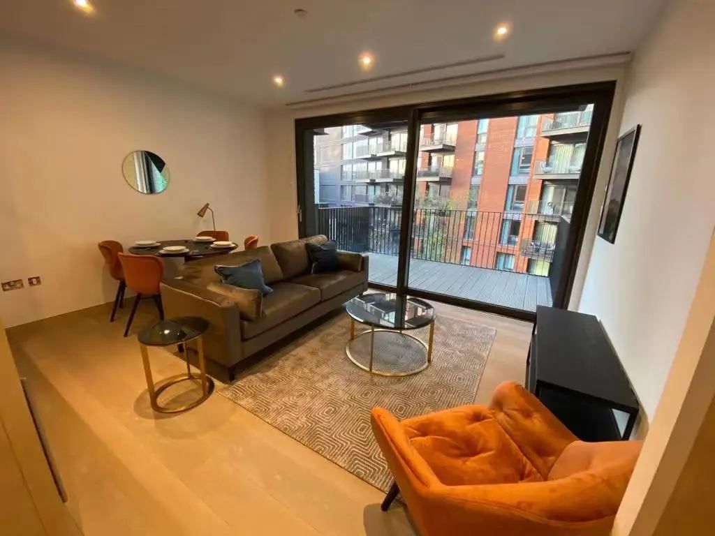 Property photo 1 of 4 Embassy Gardens, Legacy Building, 1 Viaduct Gardens, London, Sw11