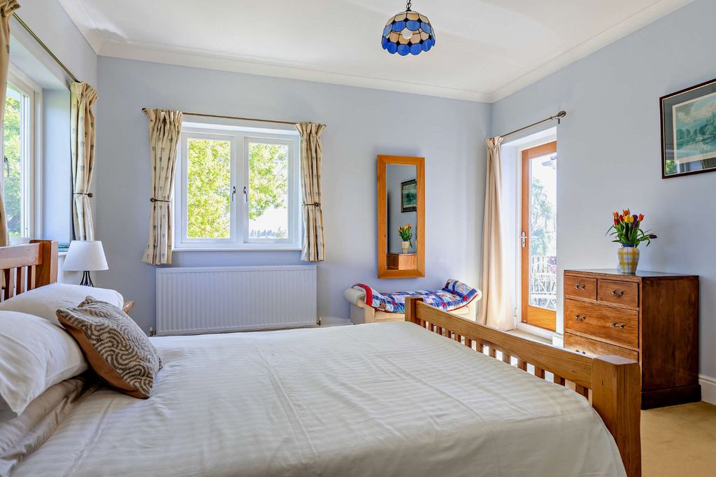 Additional image 18 of 6 bed detached house for saleHewshott Lane, Liphook, Hampshire GU30