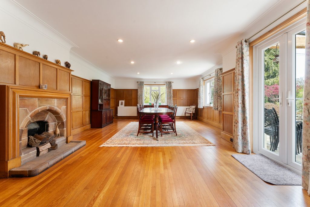 Property photo 2 of 31