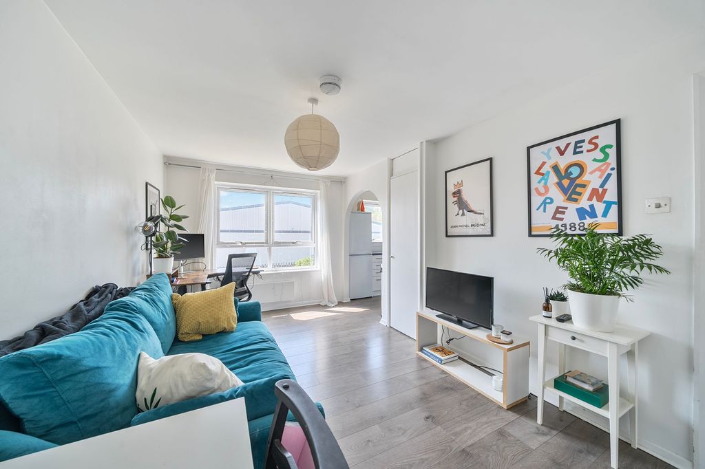 Property photo 2 of 12