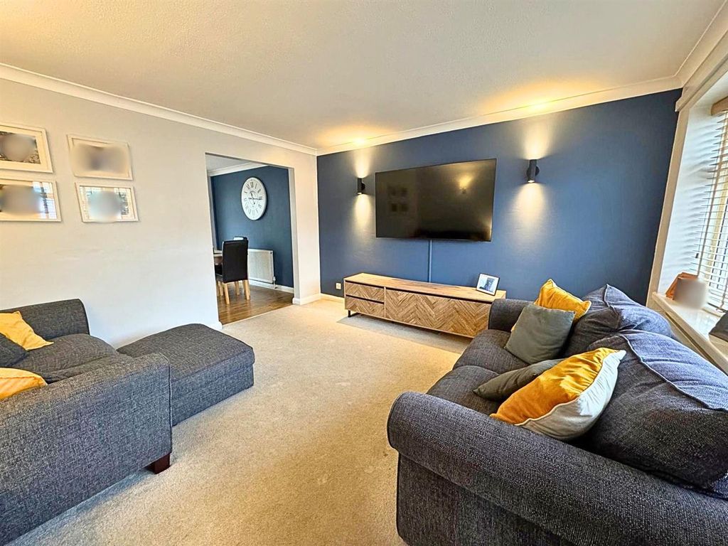Property photo 2 of 22 Lounge