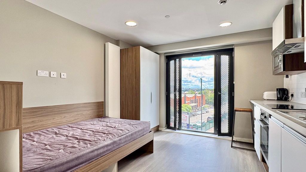 Property photo 1 of 28 Bedroom