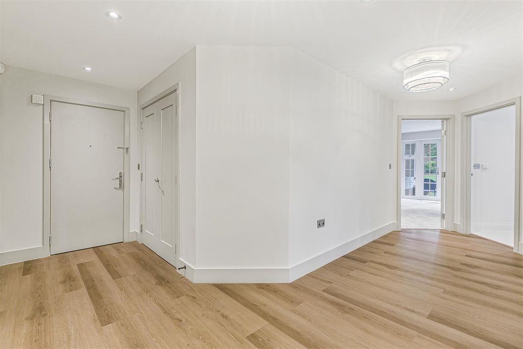 Property photo 3 of 18 11_49140.Jpg