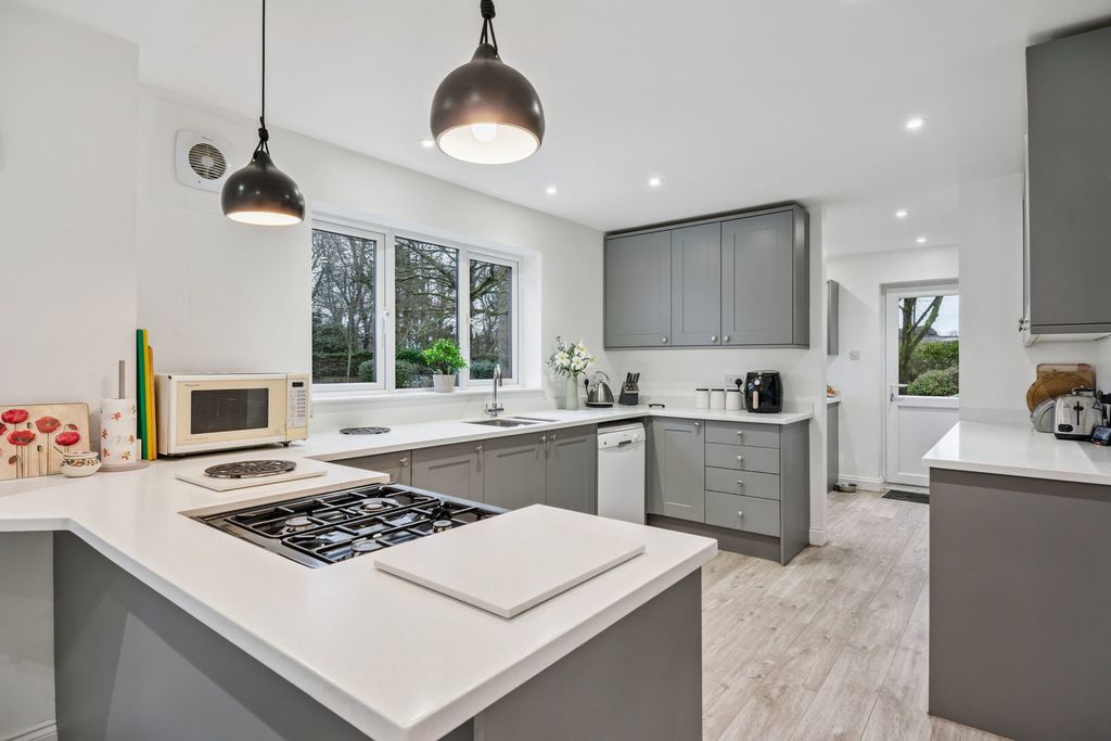 Property photo 2 of 21