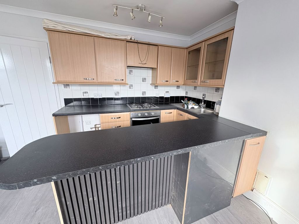 Property photo 2 of 7 Kitchen