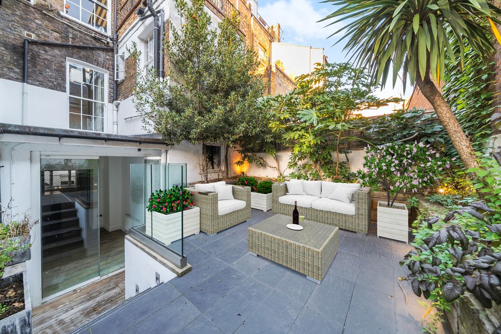 Property photo 2 of 9 Garden - Vs