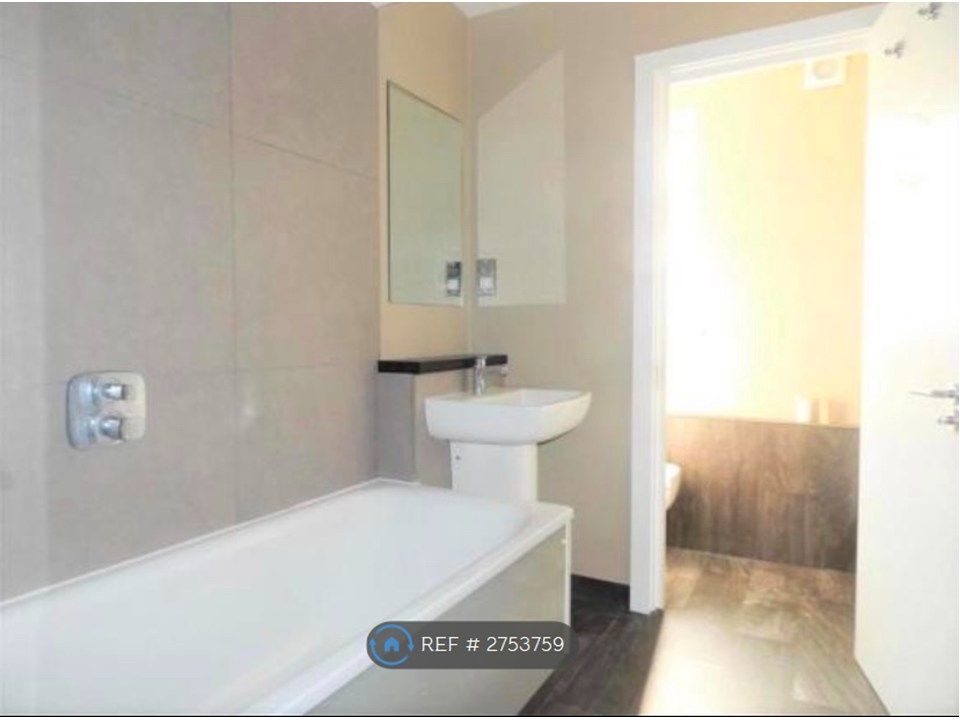 Property photo 2 of 5 Communal Bathroom