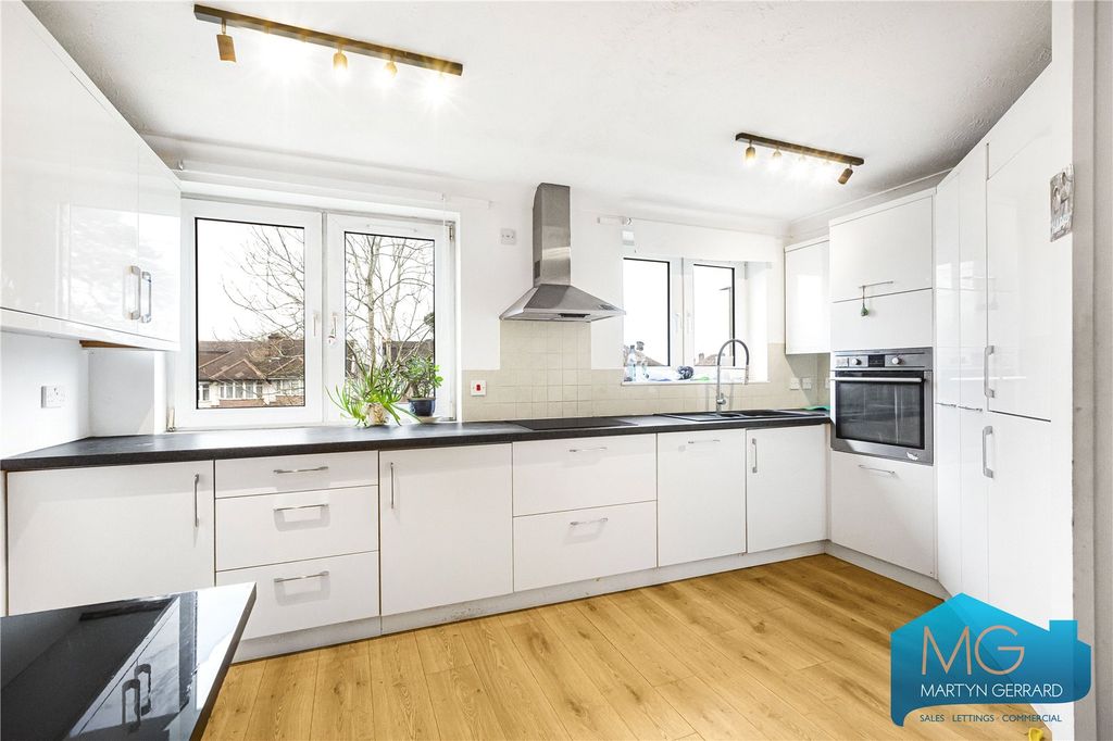 Property photo 2 of 16 Picture No. 03