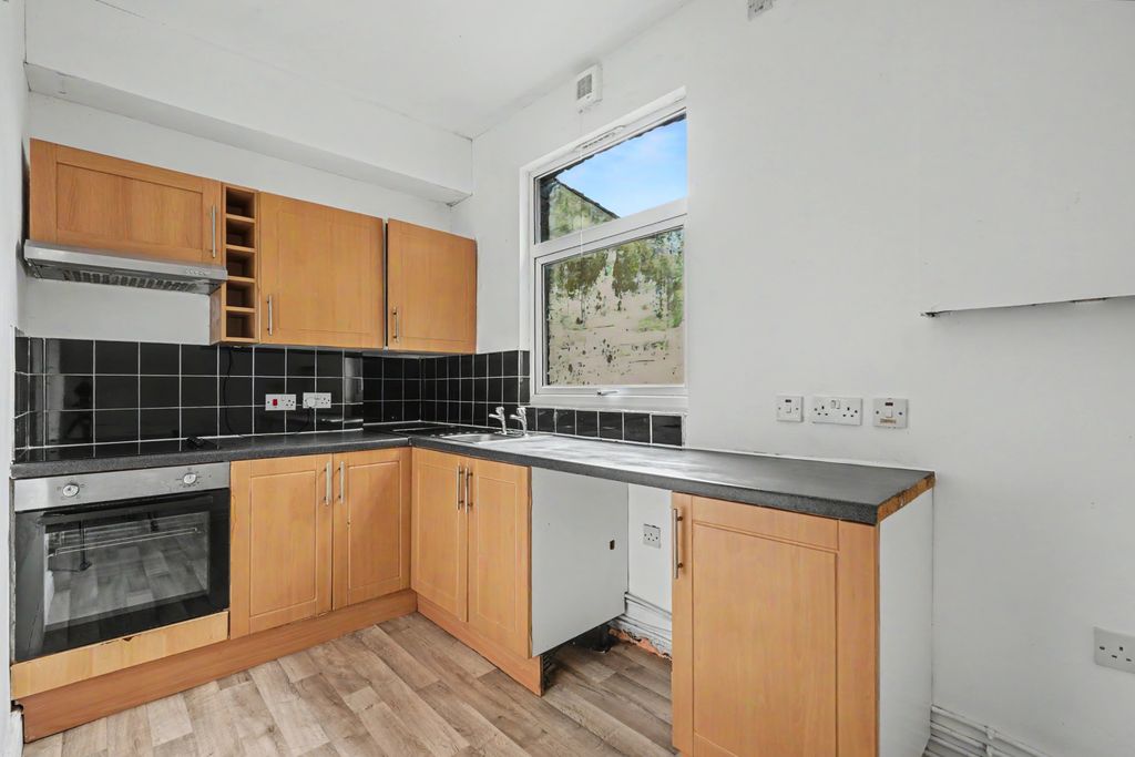 Property photo 2 of 6 Kitchen