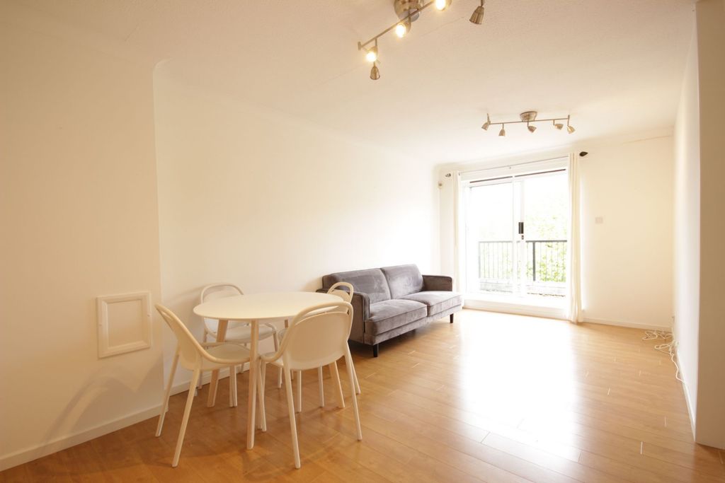 Property photo 2 of 6 Photo 1