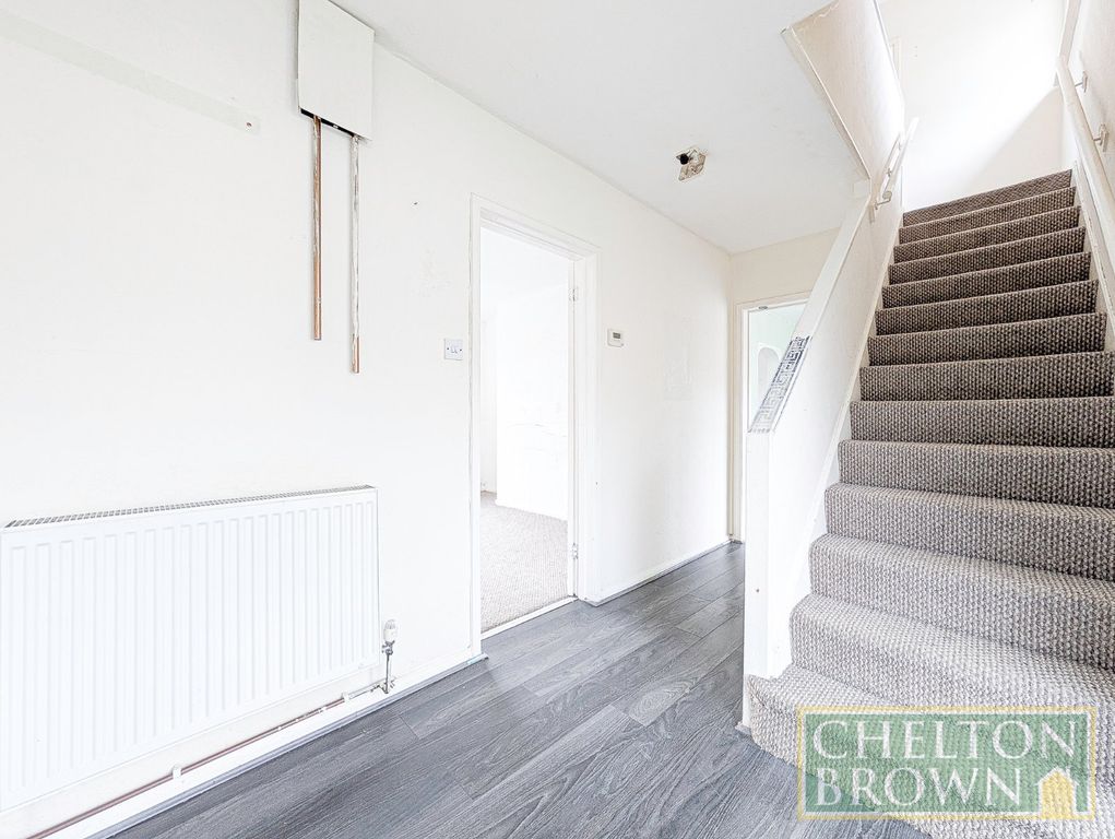 Property photo 3 of 37 Entrance Hall