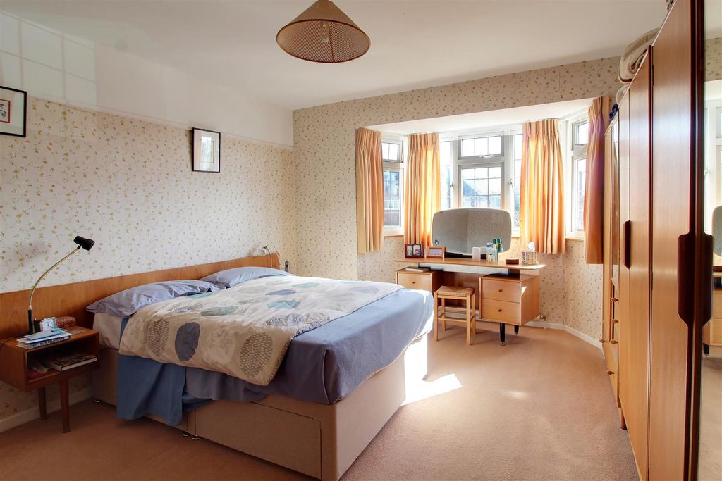 Additional image 8 of 5 bed detached house for saleBluebridge Avenue, Brookmans Park AL9