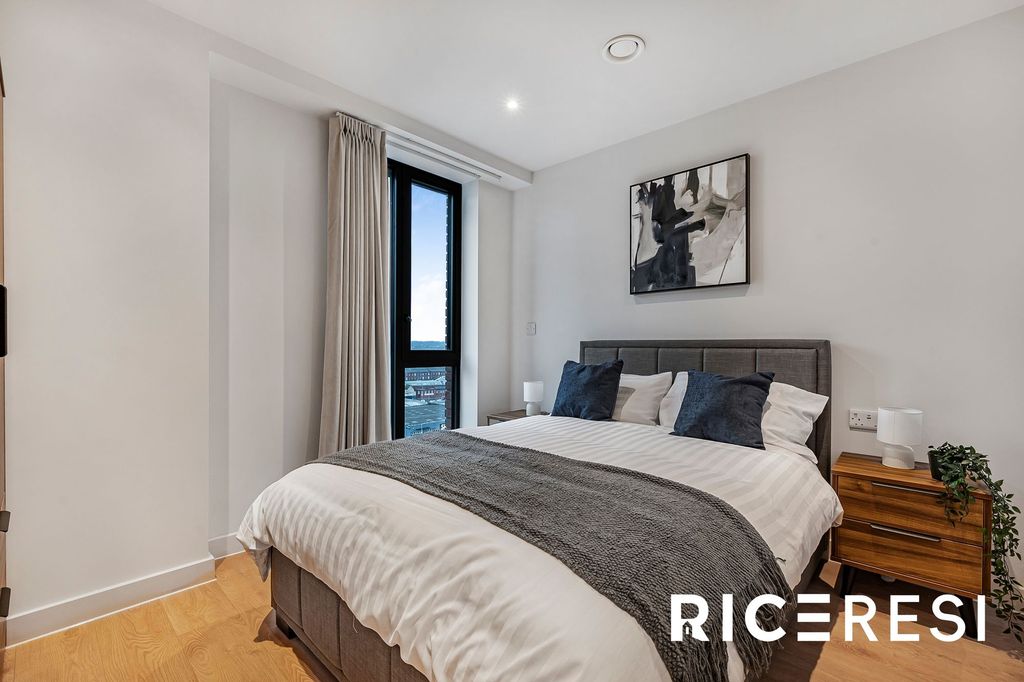 Property photo 2 of 25