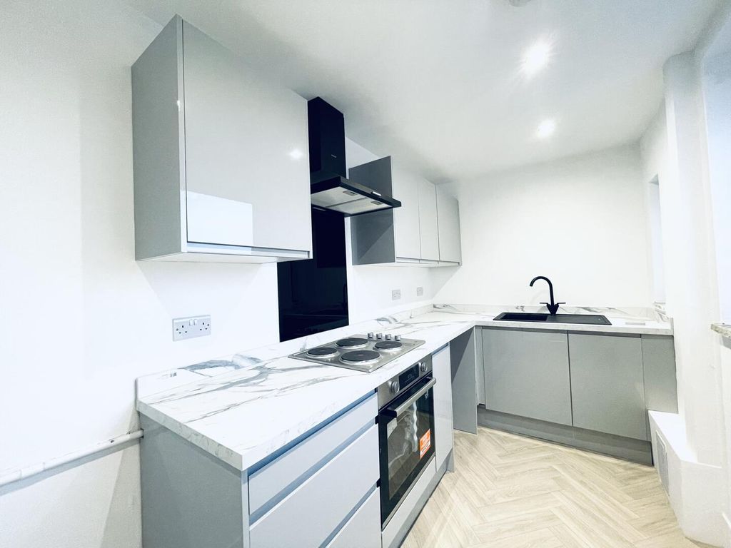 Property photo 2 of 14 Kitchen