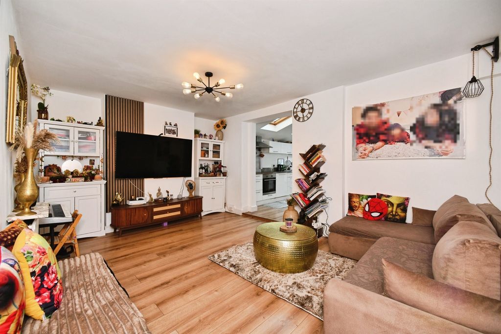 Property photo 2 of 14