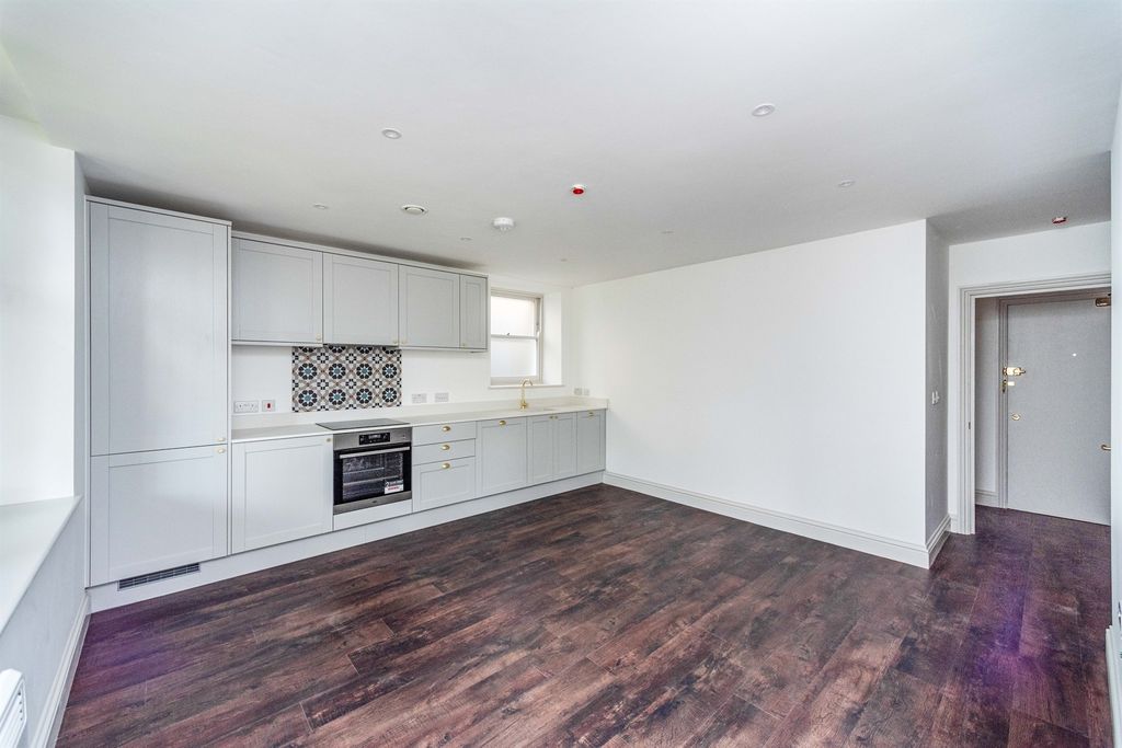 Property photo 1 of 10 Kitchen