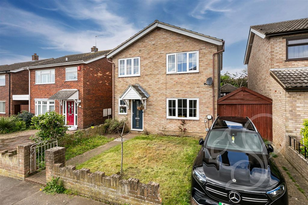 Property photo 3 of 17 Front Aspect