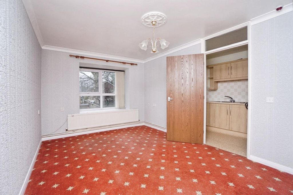 Property photo 2 of 13 Lounge