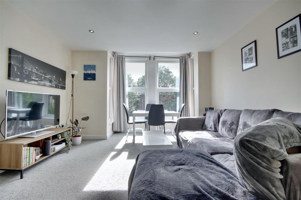 Property photo 2 of 7 3E8C20F7-20A6-43E0-B4Ec-B5D6F3B256Aa_1_201_A.Jpeg