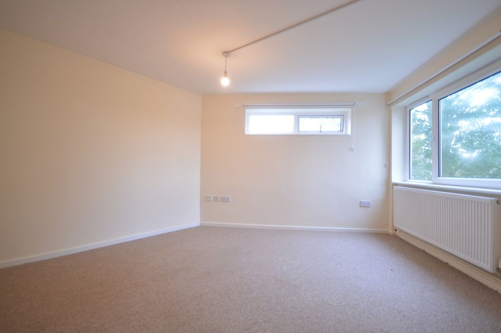 Property photo 3 of 4 Studio Room