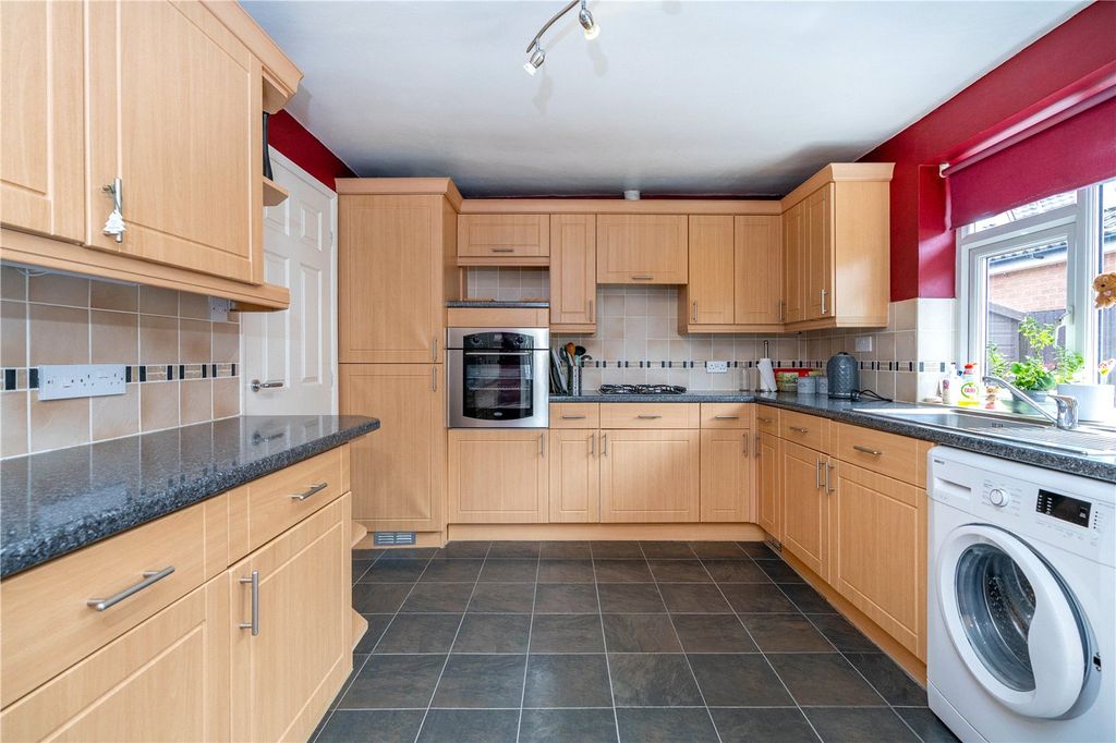 Property photo 3 of 16 Picture No. 12