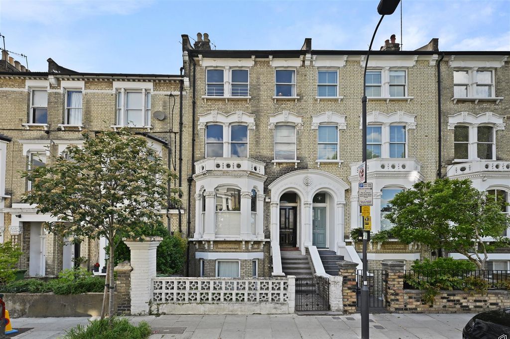 Property photo 1 of 16 Coverdale Road