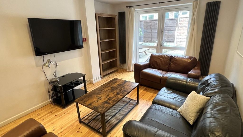 Property photo 2 of 28