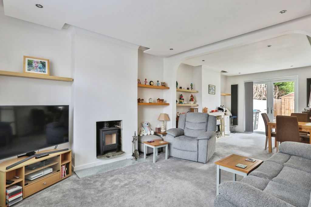 Property photo 3 of 17 Lounge/Diner