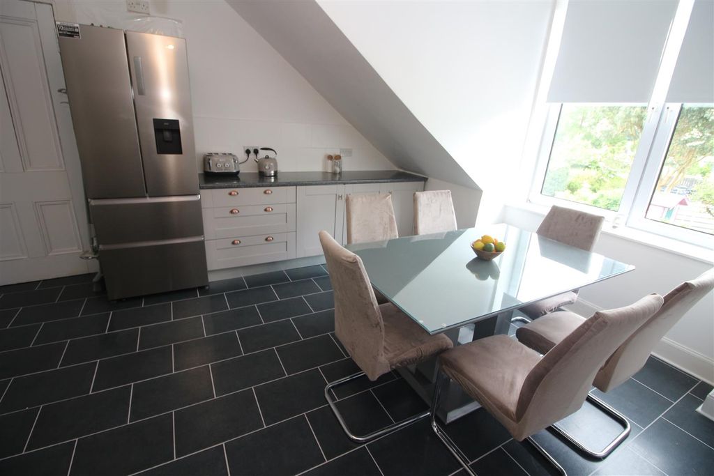 Additional image 8 of 3 bed flat for saleCaddlehill Street, Greenock PA16