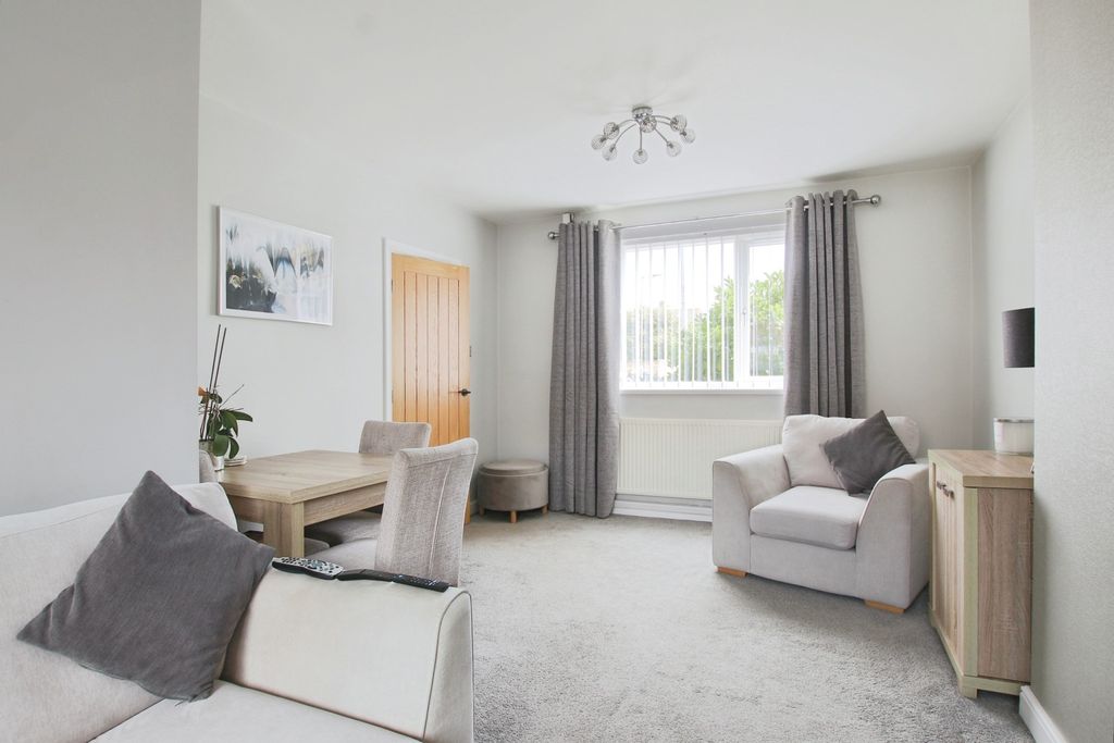 Property photo 3 of 14 4363335