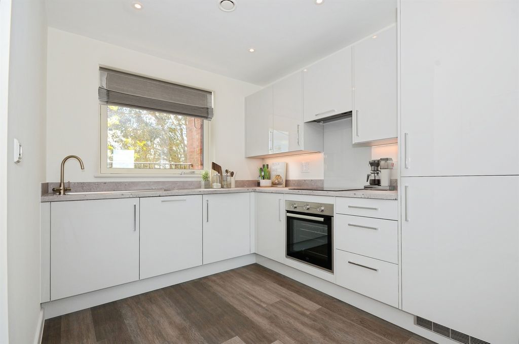 Property photo 1 of 28