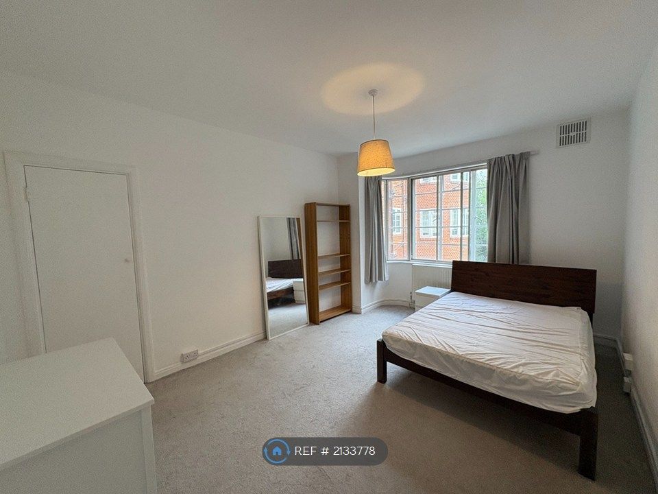 Property photo 1 of 8 Spacious Bedroom