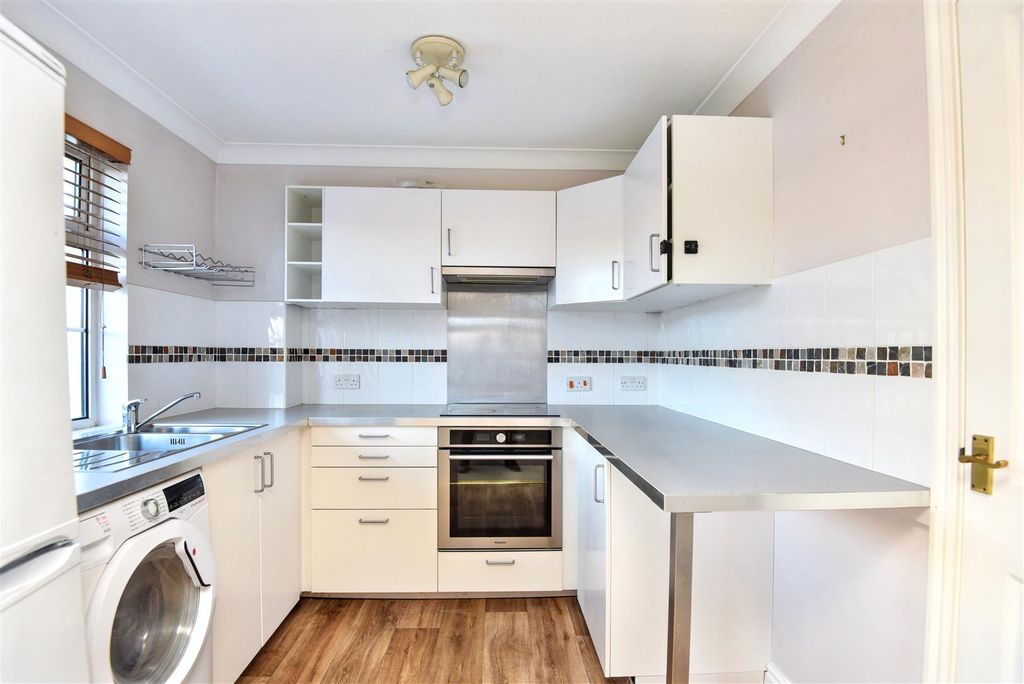 Property photo 2 of 12 Kitchen