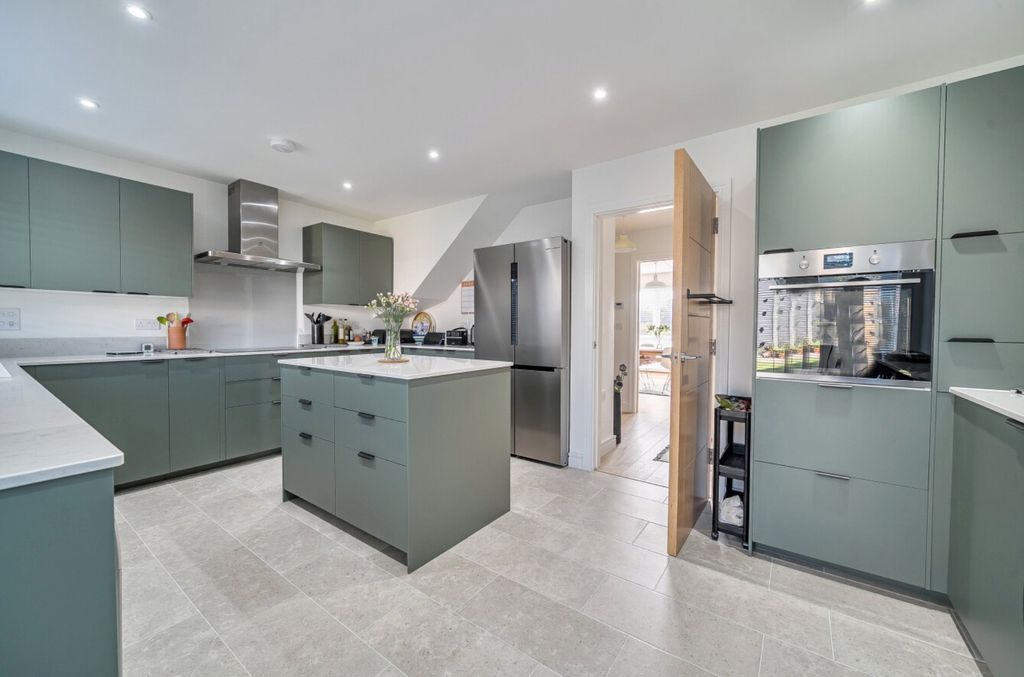 Property photo 2 of 20 Picture No. 14