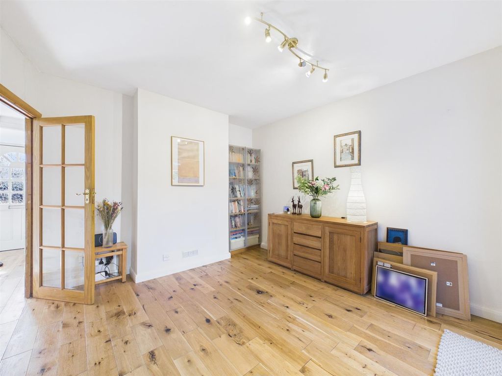 Property photo 3 of 10 Cam02435G0-Pr0245-Still008.Jpg