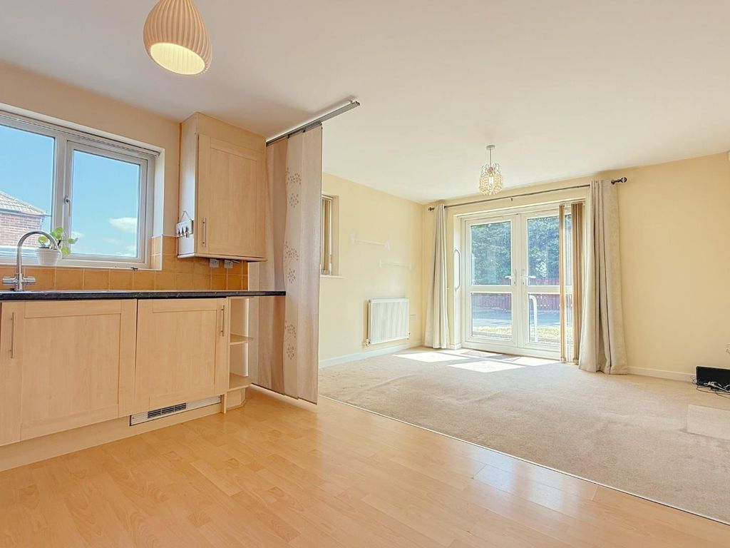 Property photo 3 of 11 Kitchen / Living