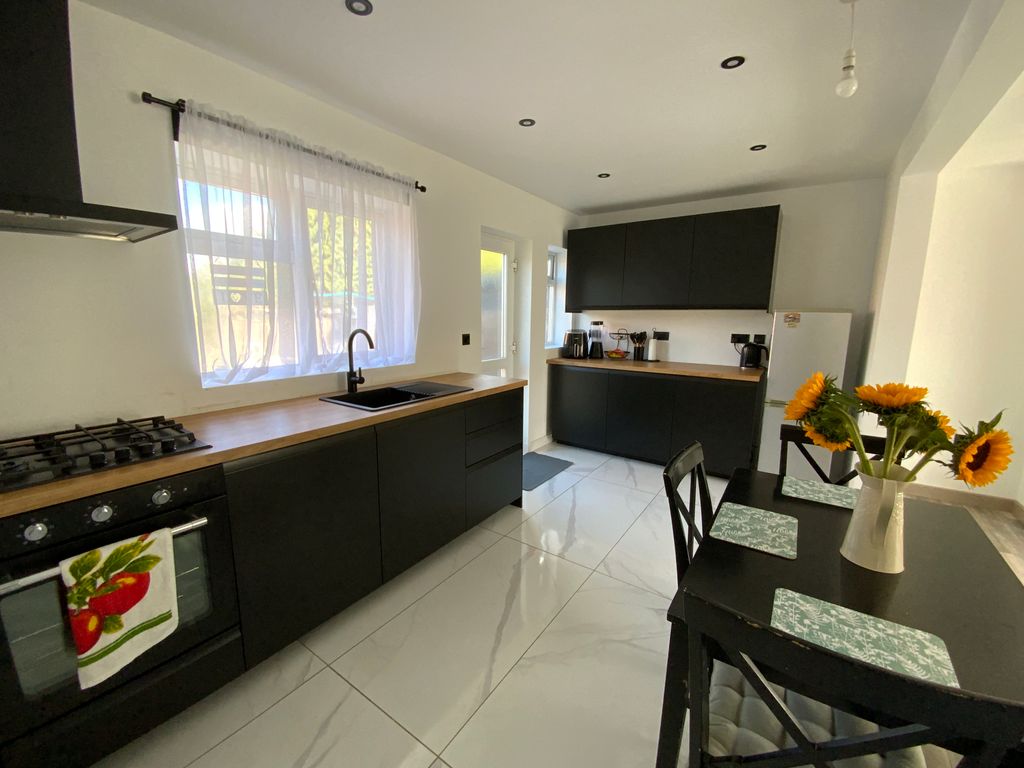 Property photo 3 of 17 Img_2059