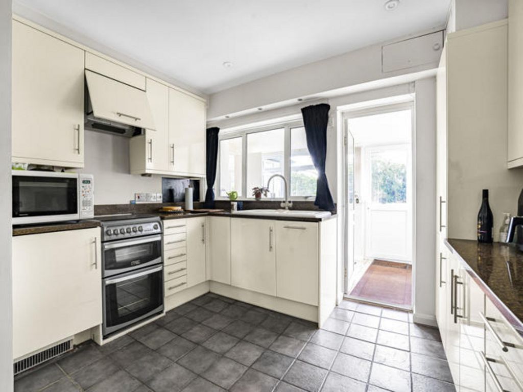 Property photo 2 of 23