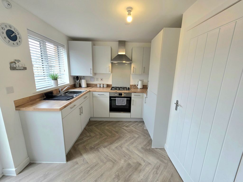 Property photo 3 of 30 Kitchen / Diner