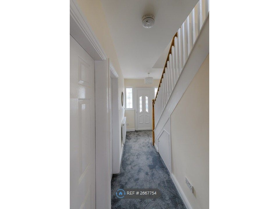 Property photo 2 of 28