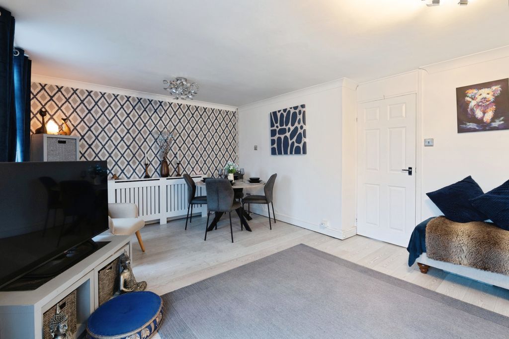 Property photo 3 of 18 Dining Area