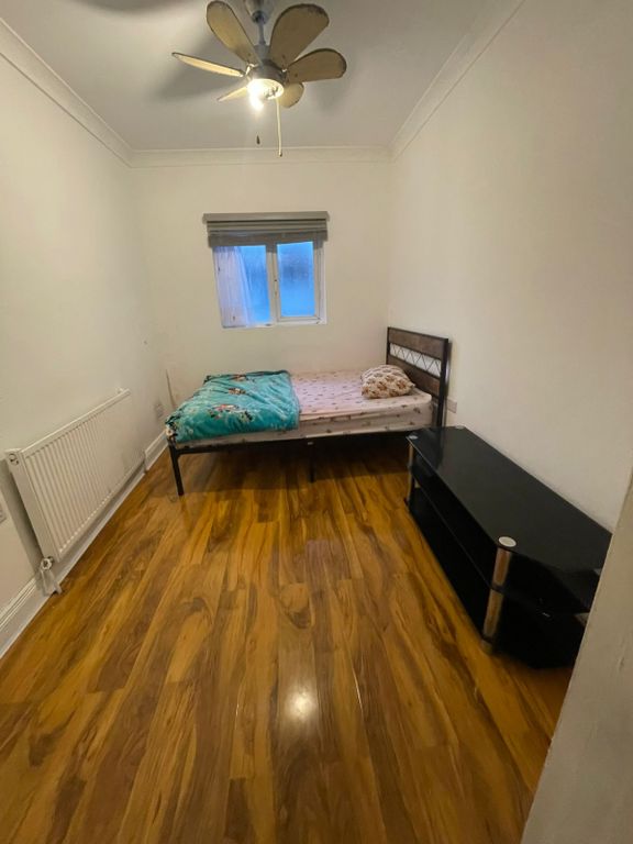Property photo 1 of 2 Double Bedroom Ideal For Couple- Ilford