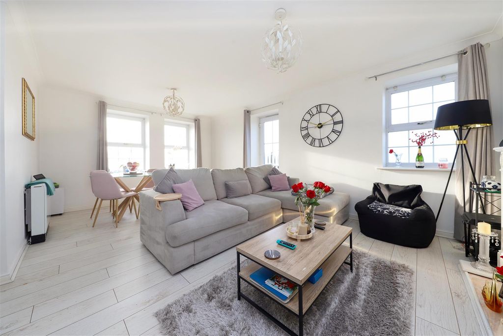 Property photo 2 of 13