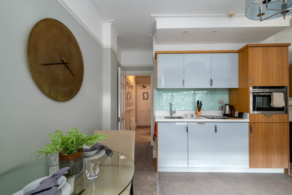 Property photo 2 of 27 Apartment 04 - Photo HQ-7.Jpg