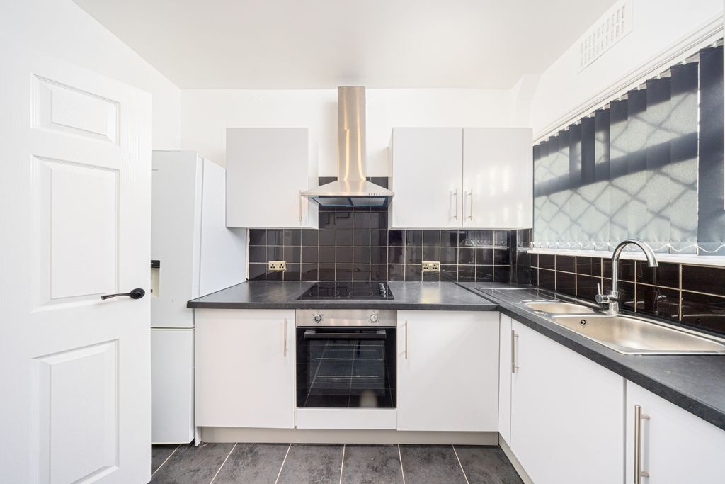 Property photo 2 of 20 Kitchen