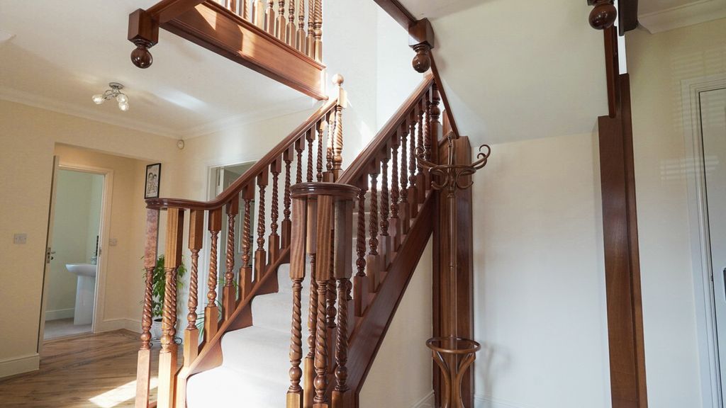 Property photo 3 of 39