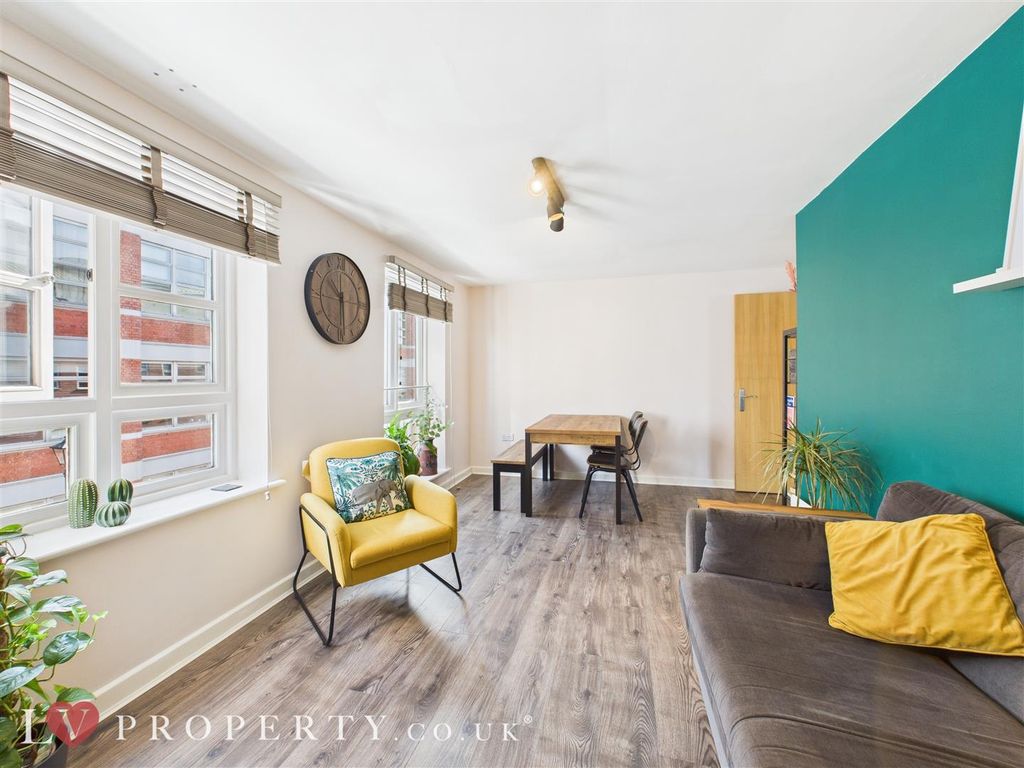 Property photo 3 of 12 Cam05016G0-Pr0062-Still006.Jpg