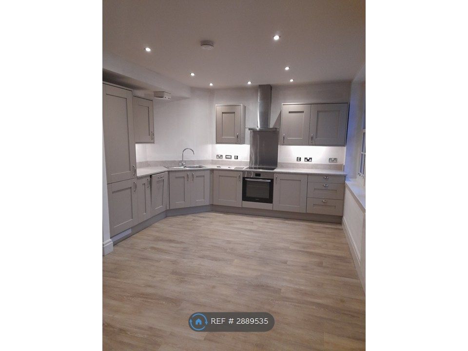 Property photo 3 of 11 Kitchen
